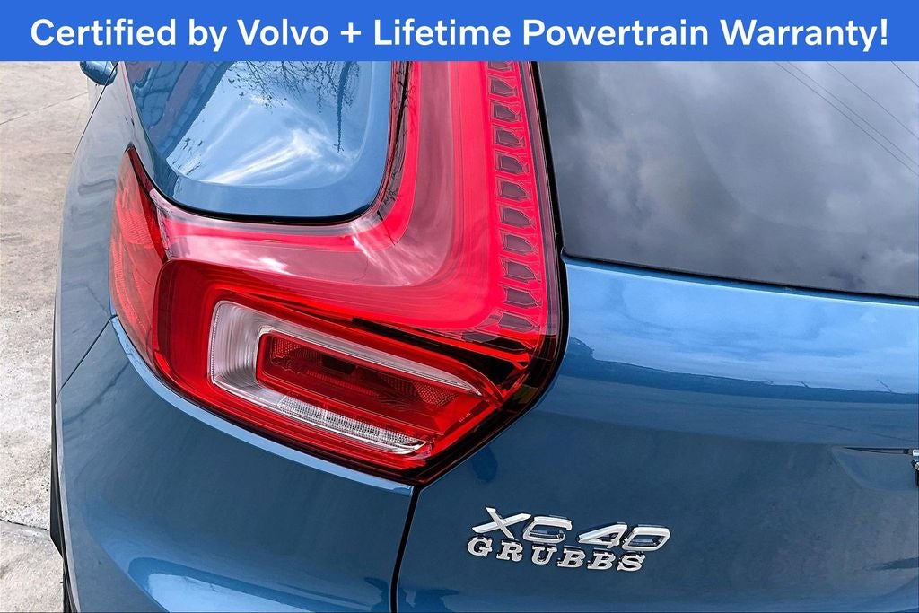 2025 Volvo XC40 B5 Plus Bright Theme