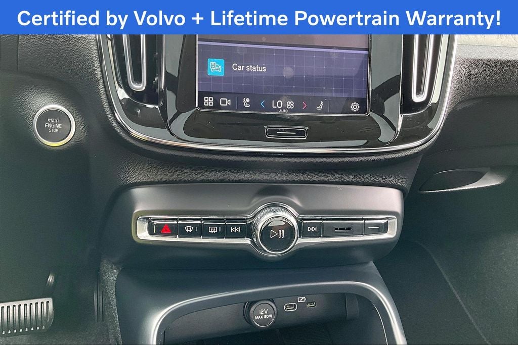 2025 Volvo XC40 B5 Plus Bright Theme