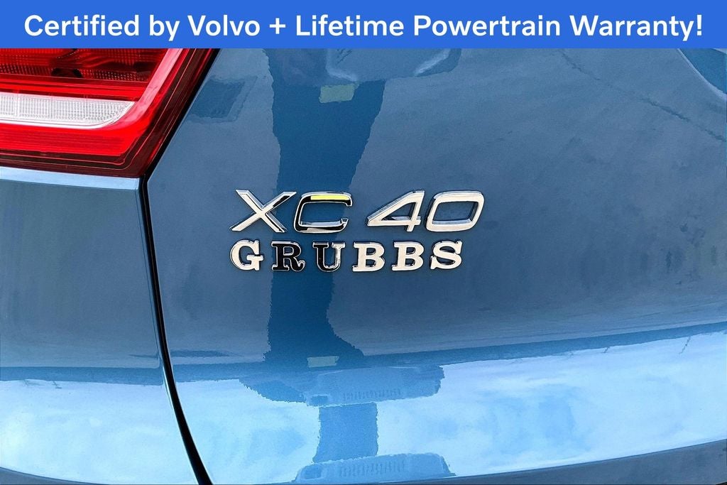 2025 Volvo XC40 B5 Plus Bright Theme