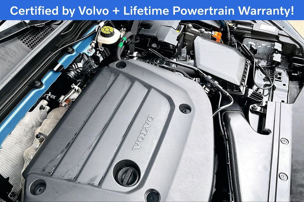 2025 Volvo XC40 B5 Plus Bright Theme