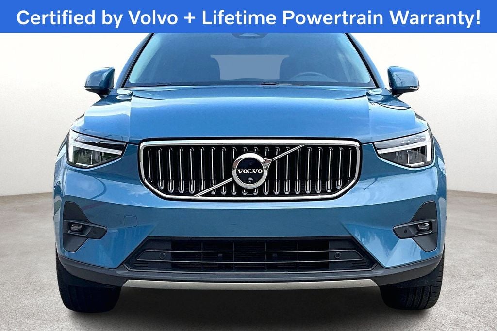 2025 Volvo XC40 B5 Plus Bright Theme