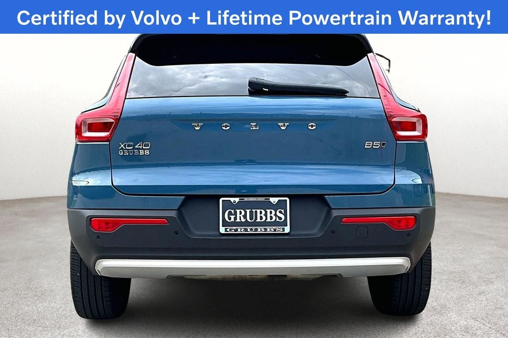 2025 Volvo XC40 B5 Plus Bright Theme