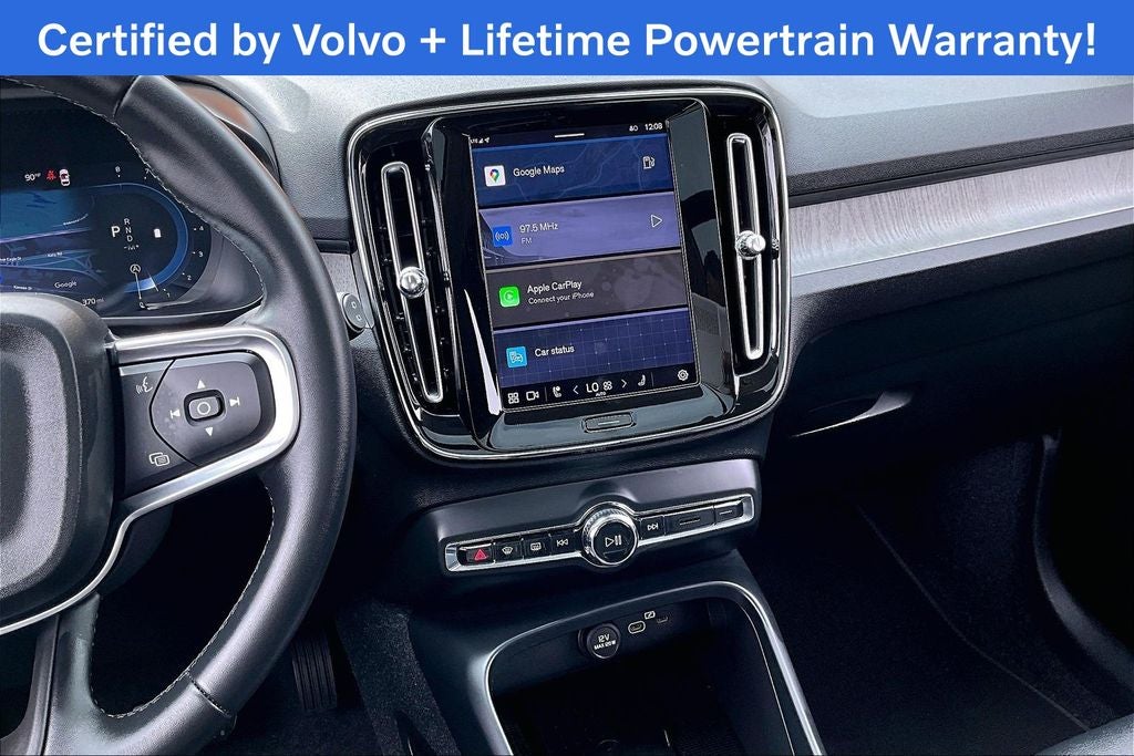 2025 Volvo XC40 B5 Plus Bright Theme