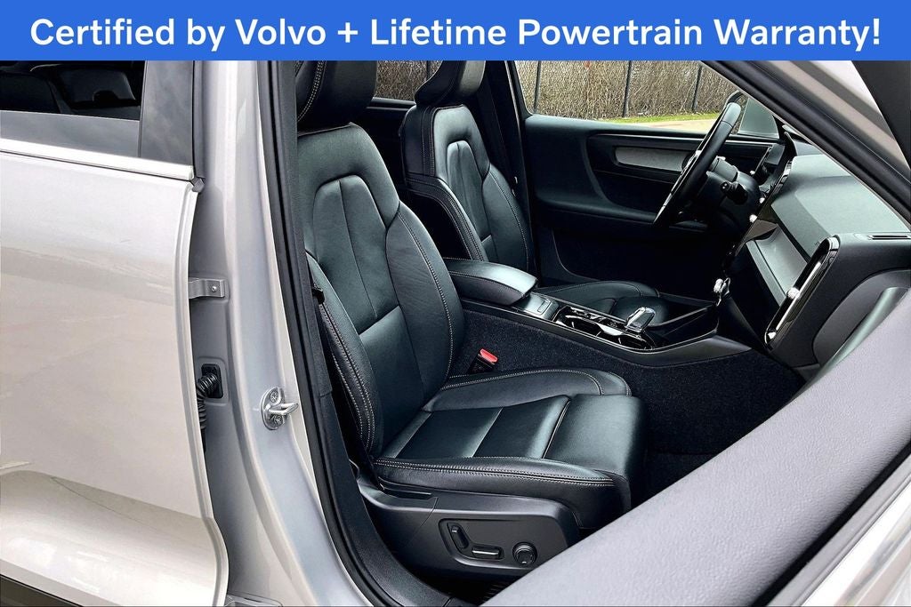 2025 Volvo XC40 B5 Plus Bright Theme
