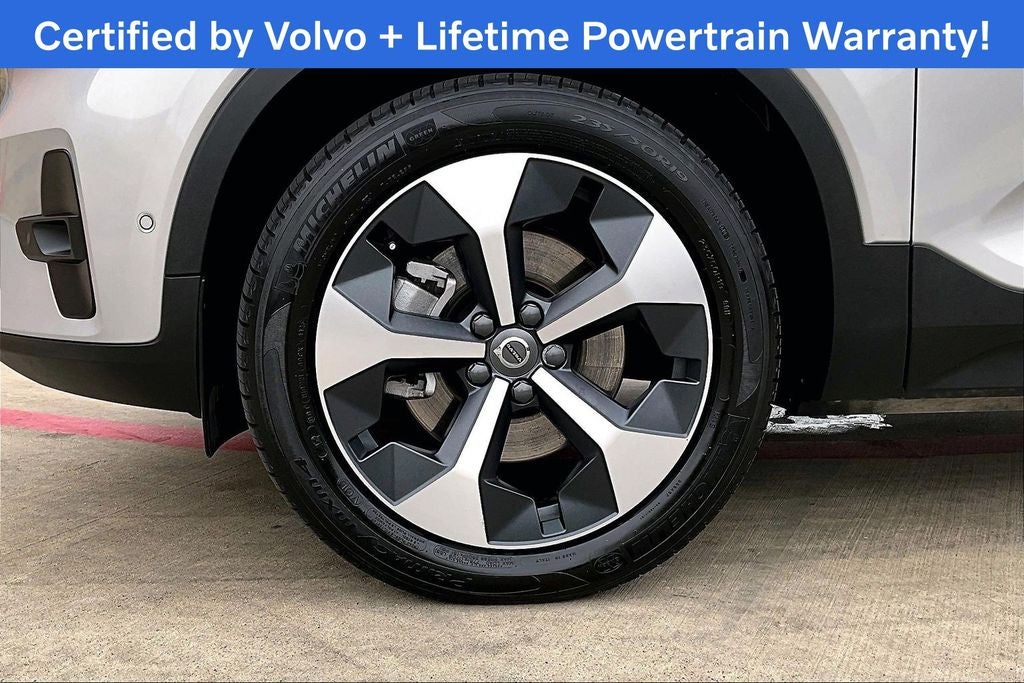 2025 Volvo XC40 B5 Plus Bright Theme