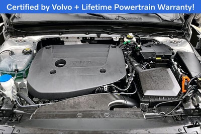 2025 Volvo XC40 B5 Plus Bright Theme