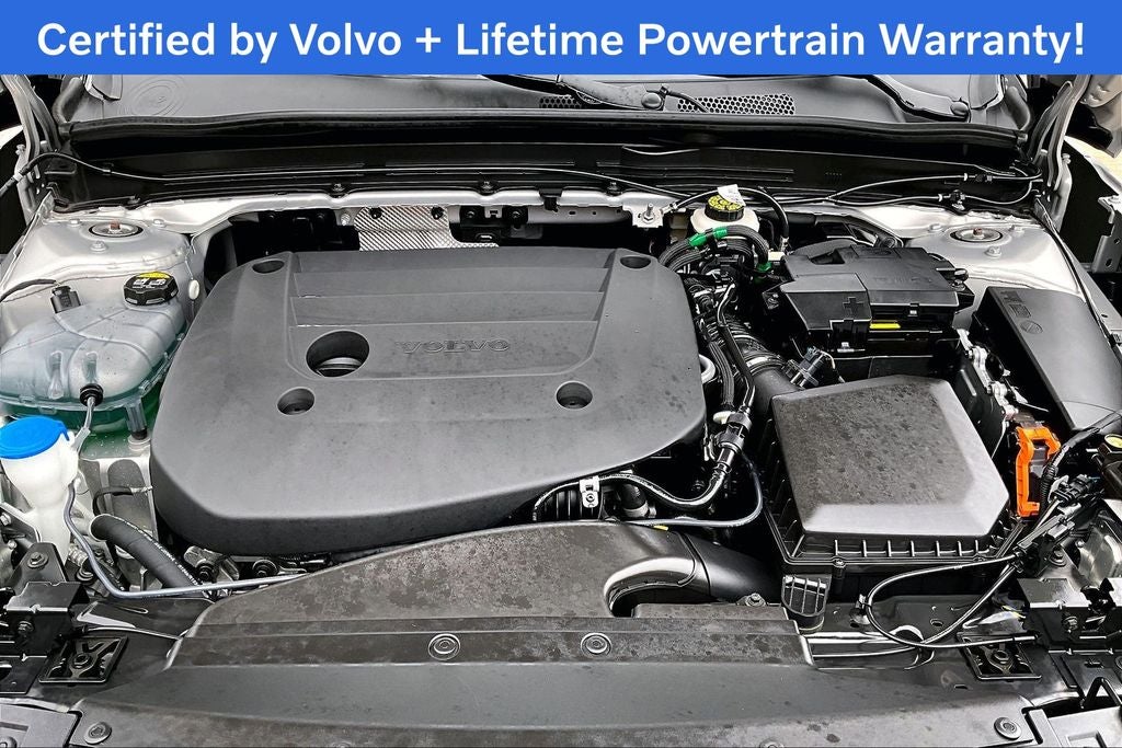 2025 Volvo XC40 B5 Plus Bright Theme