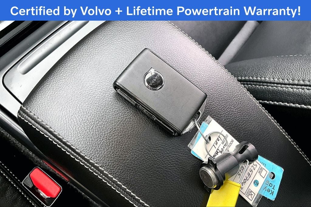 2025 Volvo XC40 B5 Plus Bright Theme