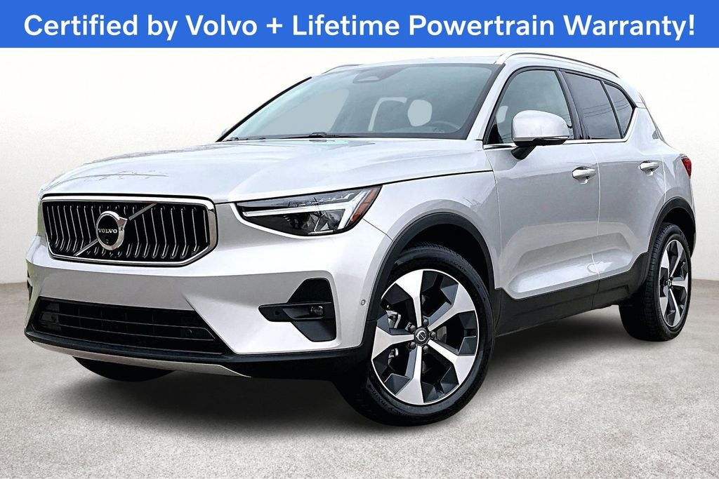 2025 Volvo XC40 B5 Plus Bright Theme