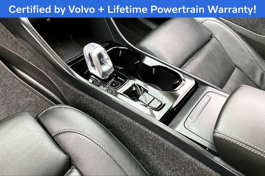 2025 Volvo XC40 B5 Plus Bright Theme