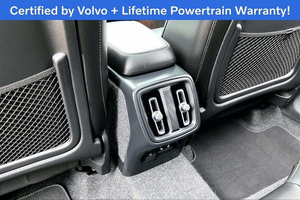 2025 Volvo XC40 B5 Plus Bright Theme