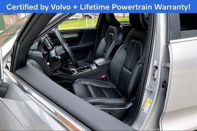 2025 Volvo XC40 B5 Plus Bright Theme