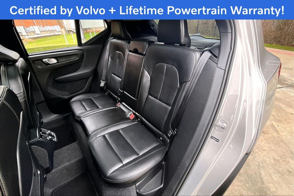 2025 Volvo XC40 B5 Plus Bright Theme