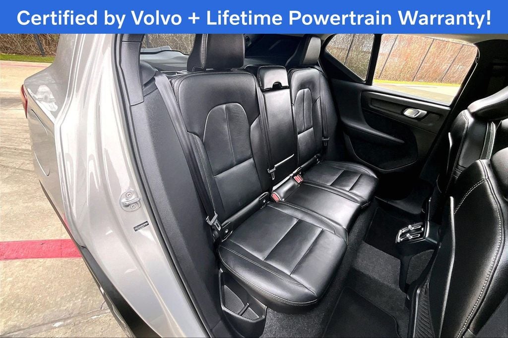 2025 Volvo XC40 B5 Plus Bright Theme