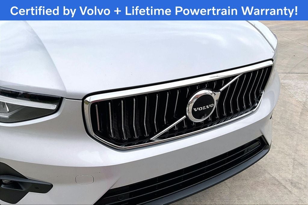 2025 Volvo XC40 B5 Plus Bright Theme