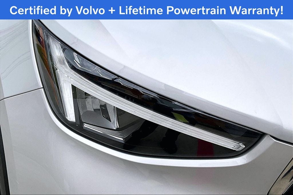 2025 Volvo XC40 B5 Plus Bright Theme