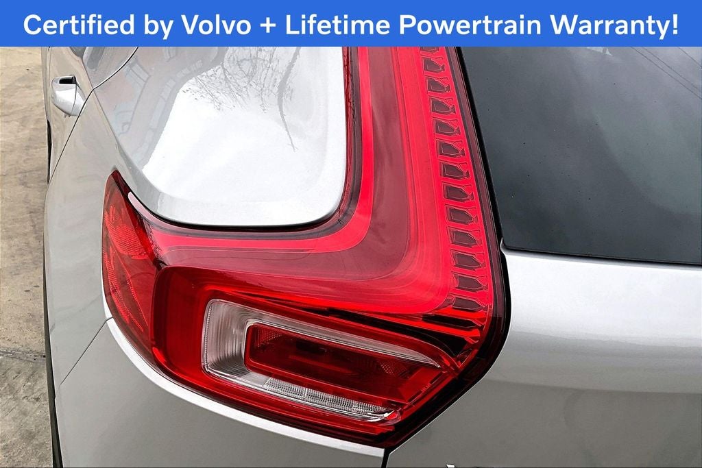 2025 Volvo XC40 B5 Plus Bright Theme