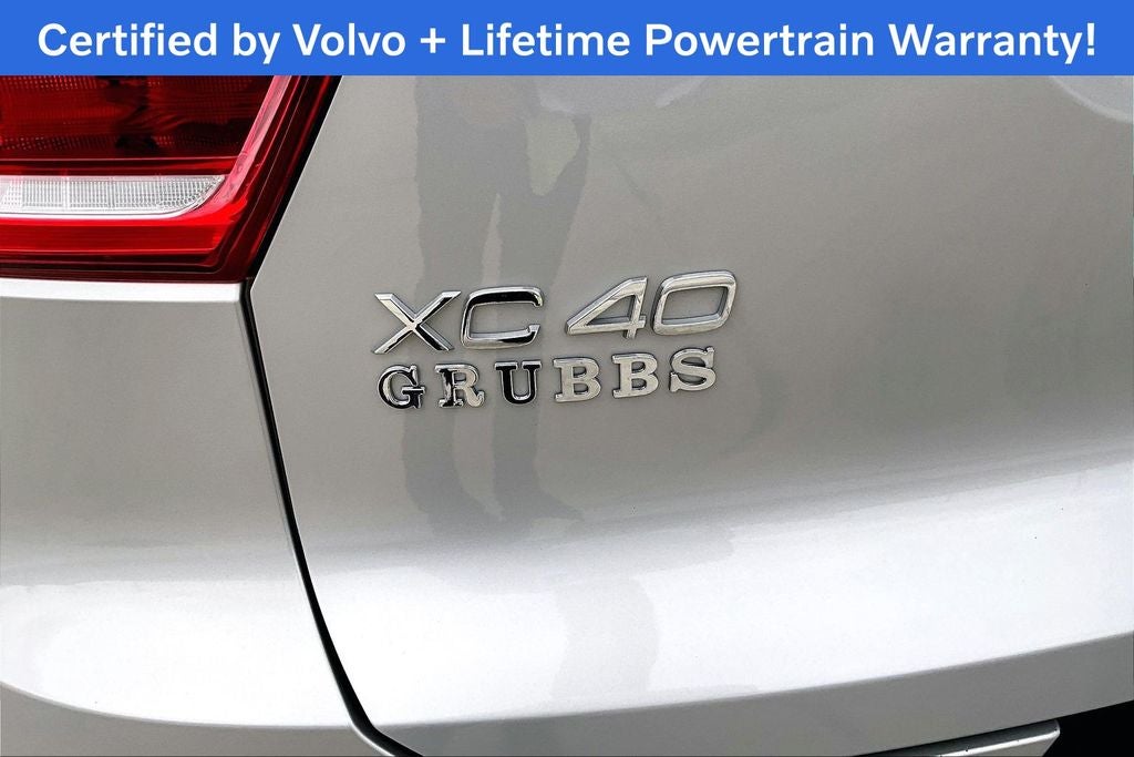2025 Volvo XC40 B5 Plus Bright Theme