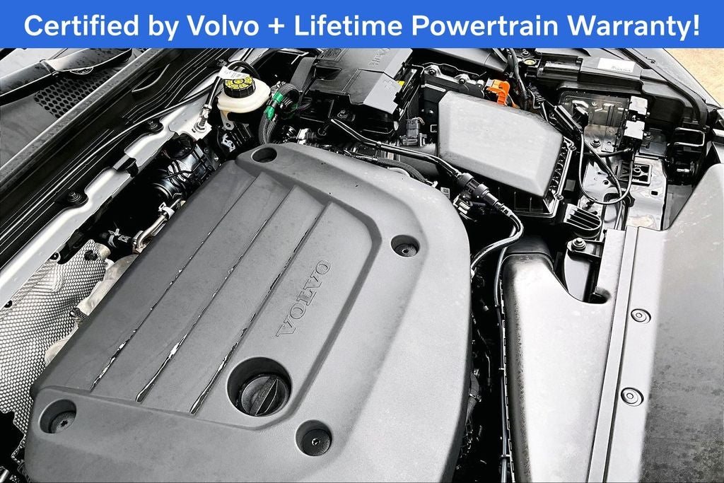 2025 Volvo XC40 B5 Plus Bright Theme