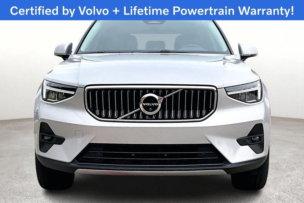 2025 Volvo XC40 B5 Plus Bright Theme