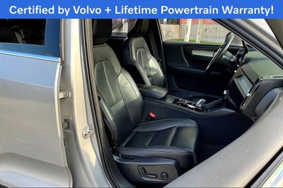 2025 Volvo XC40 B5 Plus Bright Theme