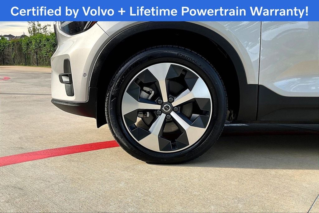 2025 Volvo XC40 B5 Plus Bright Theme