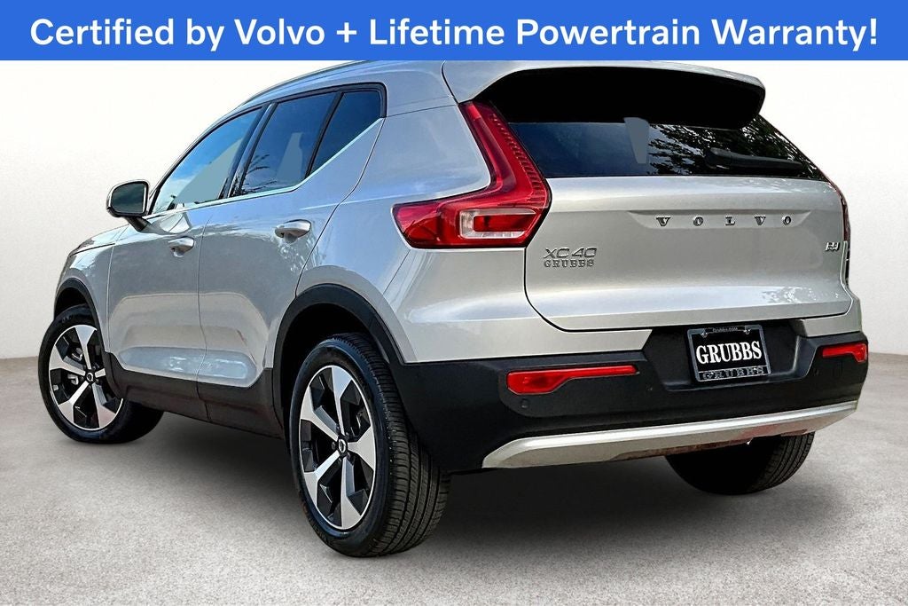 2025 Volvo XC40 B5 Plus Bright Theme