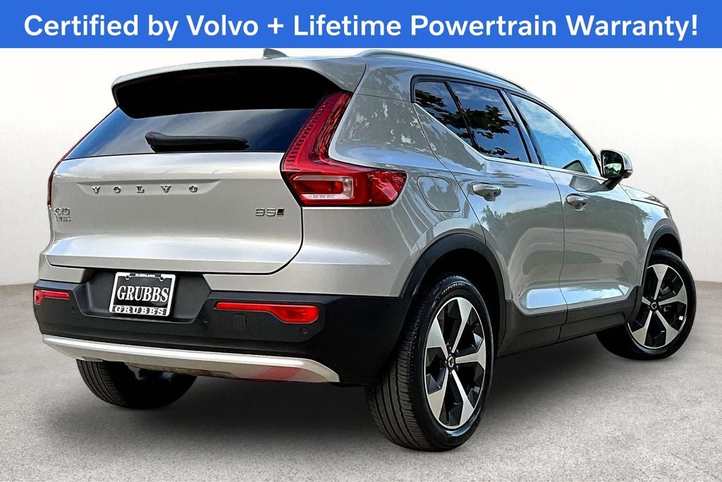 2025 Volvo XC40 B5 Plus Bright Theme