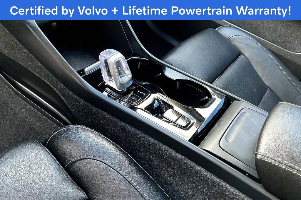 2025 Volvo XC40 B5 Plus Bright Theme