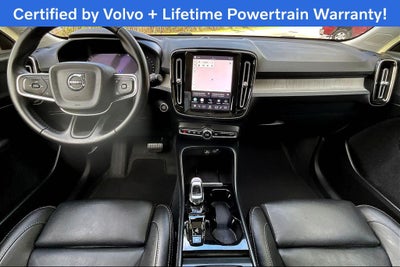 2025 Volvo XC40 B5 Plus Bright Theme