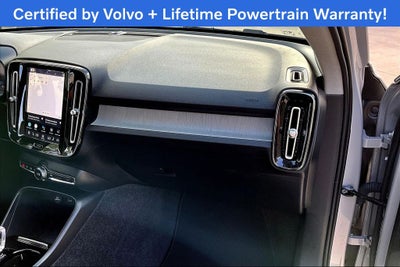 2025 Volvo XC40 B5 Plus Bright Theme