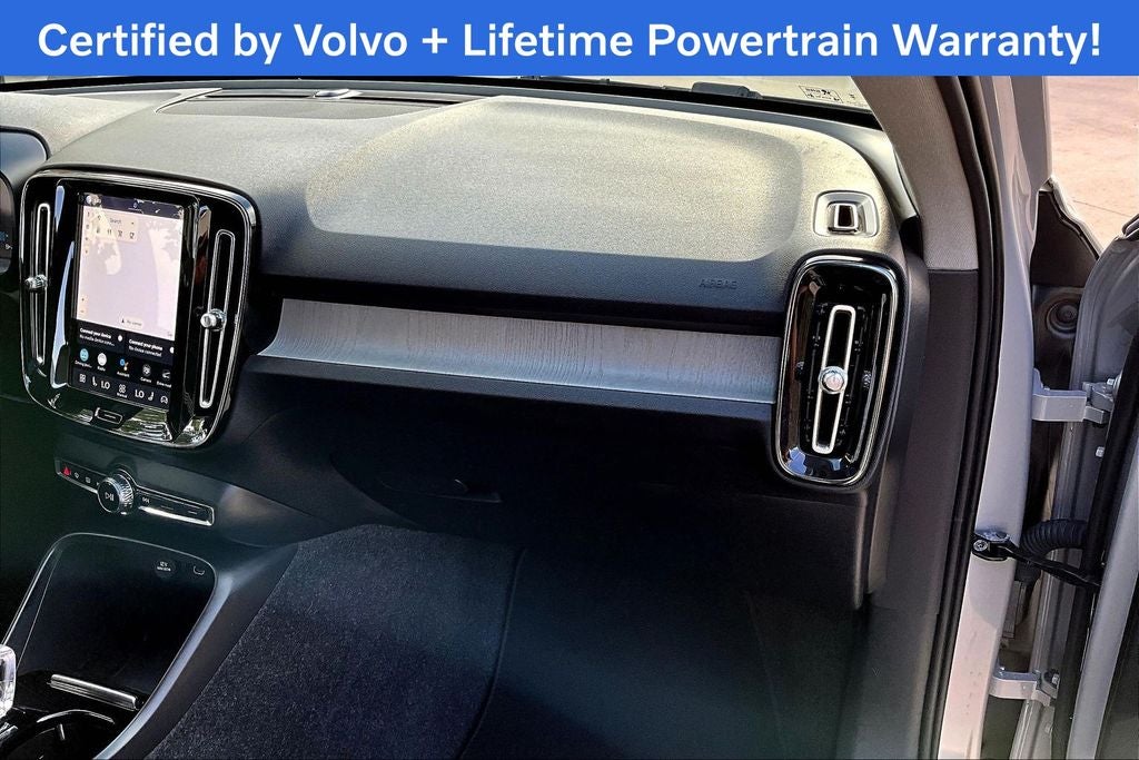 2025 Volvo XC40 B5 Plus Bright Theme