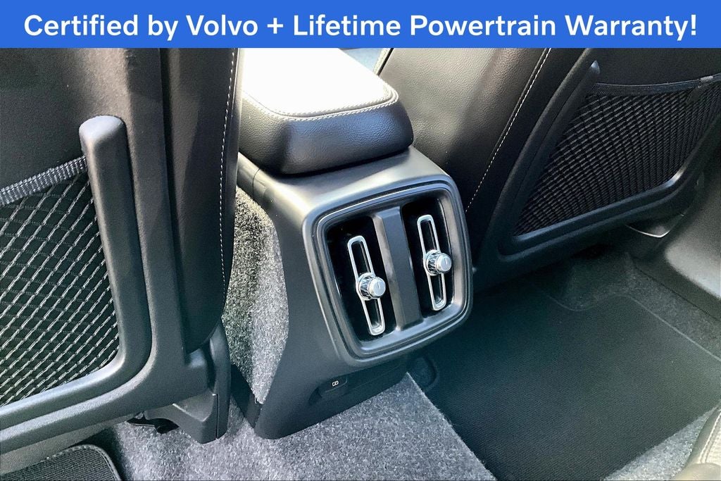 2025 Volvo XC40 B5 Plus Bright Theme