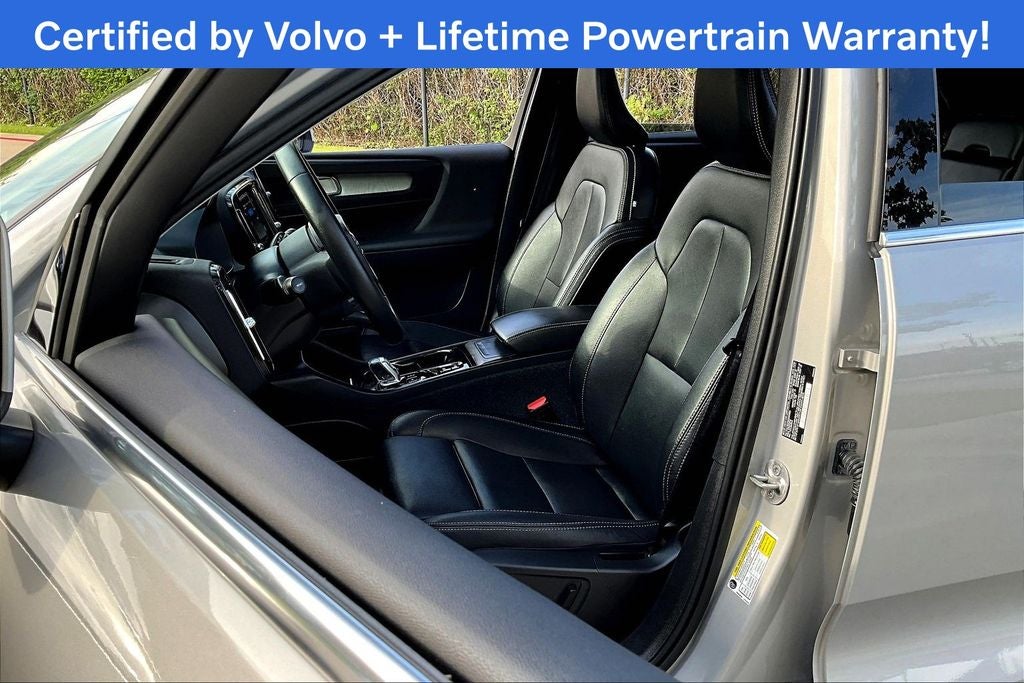 2025 Volvo XC40 B5 Plus Bright Theme