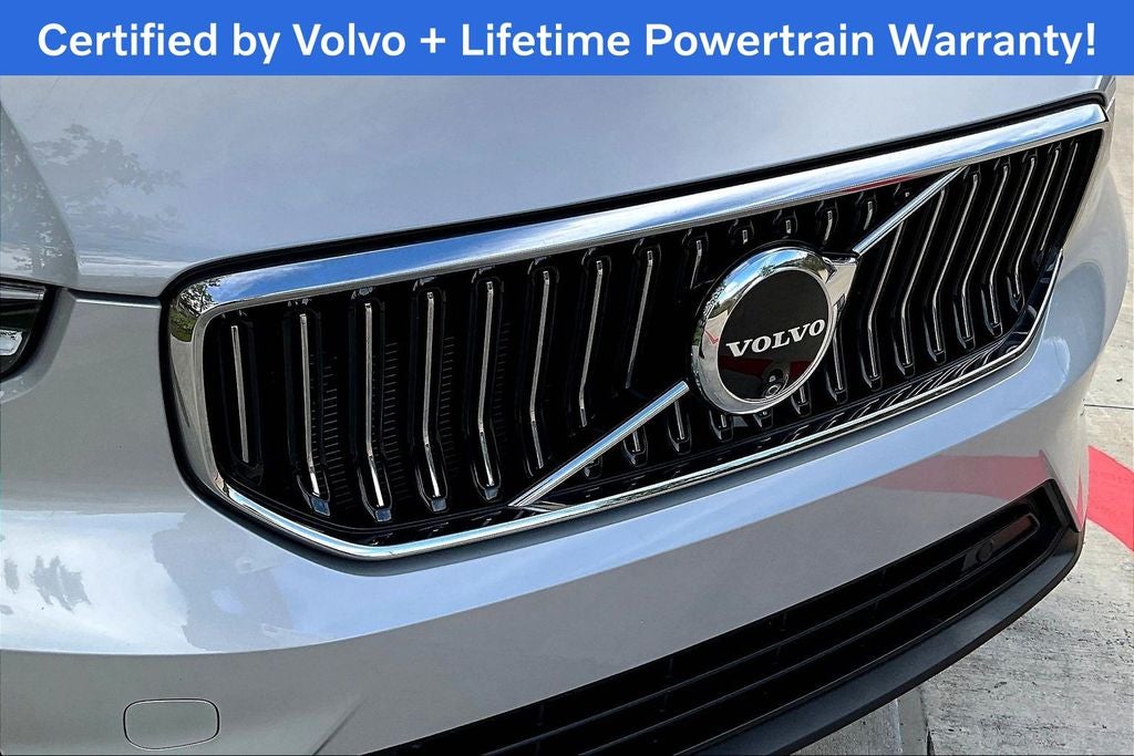 2025 Volvo XC40 B5 Plus Bright Theme