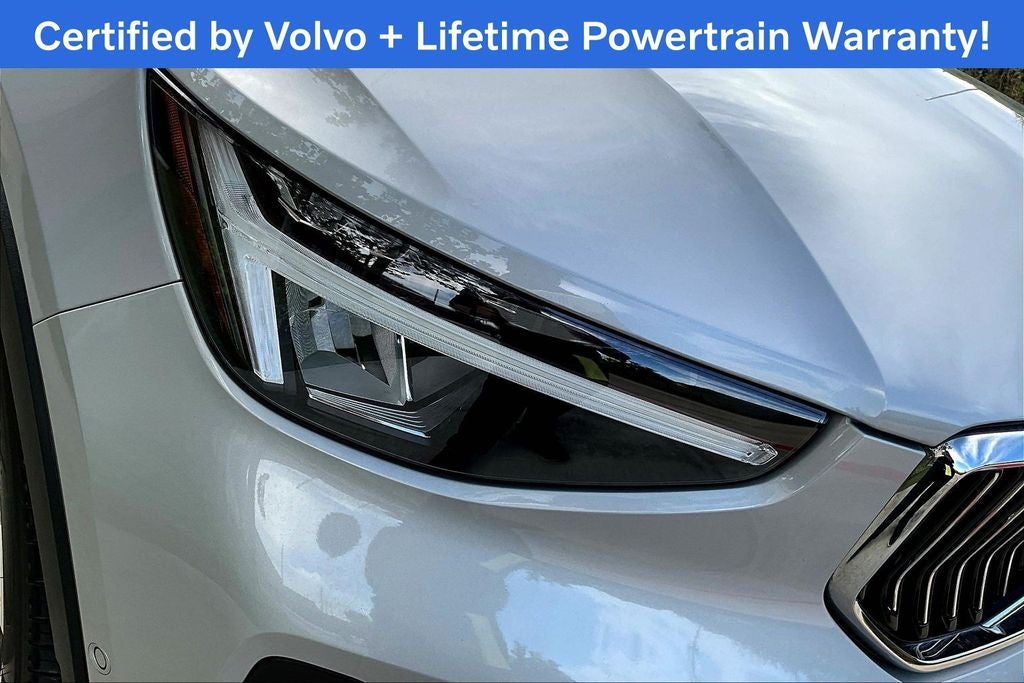 2025 Volvo XC40 B5 Plus Bright Theme