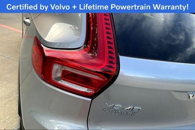 2025 Volvo XC40 B5 Plus Bright Theme