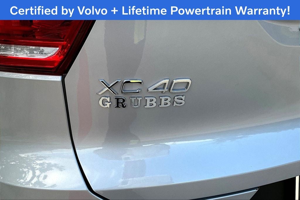 2025 Volvo XC40 B5 Plus Bright Theme