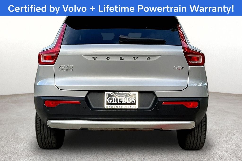 2025 Volvo XC40 B5 Plus Bright Theme