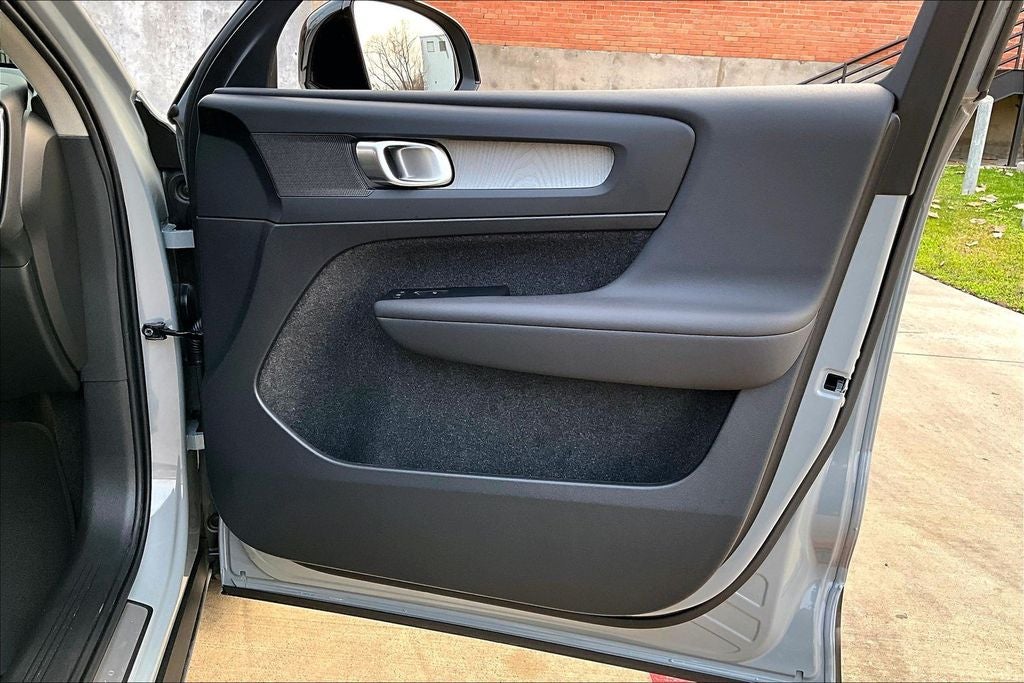 2026 Volvo XC40 B5 Core