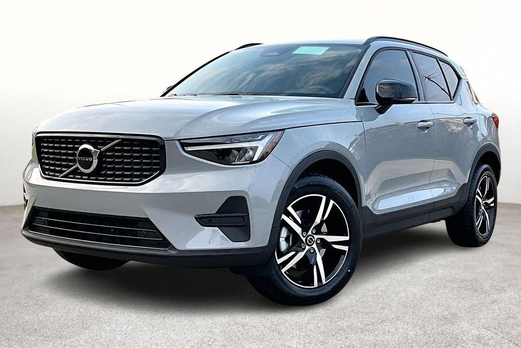 2026 Volvo XC40 B5 Core