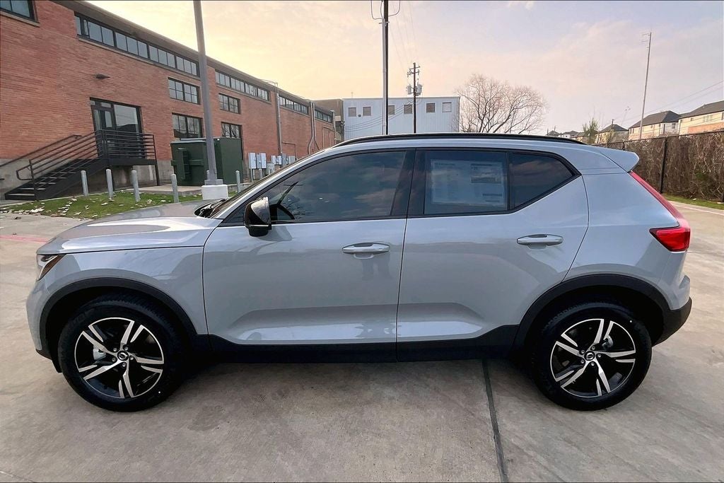 2026 Volvo XC40 B5 Core