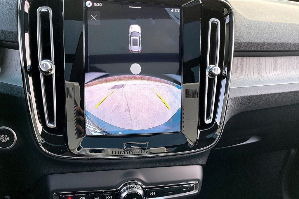 2026 Volvo XC40 B5 Core