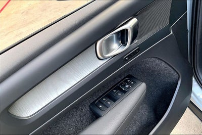 2026 Volvo XC40 B5 Core