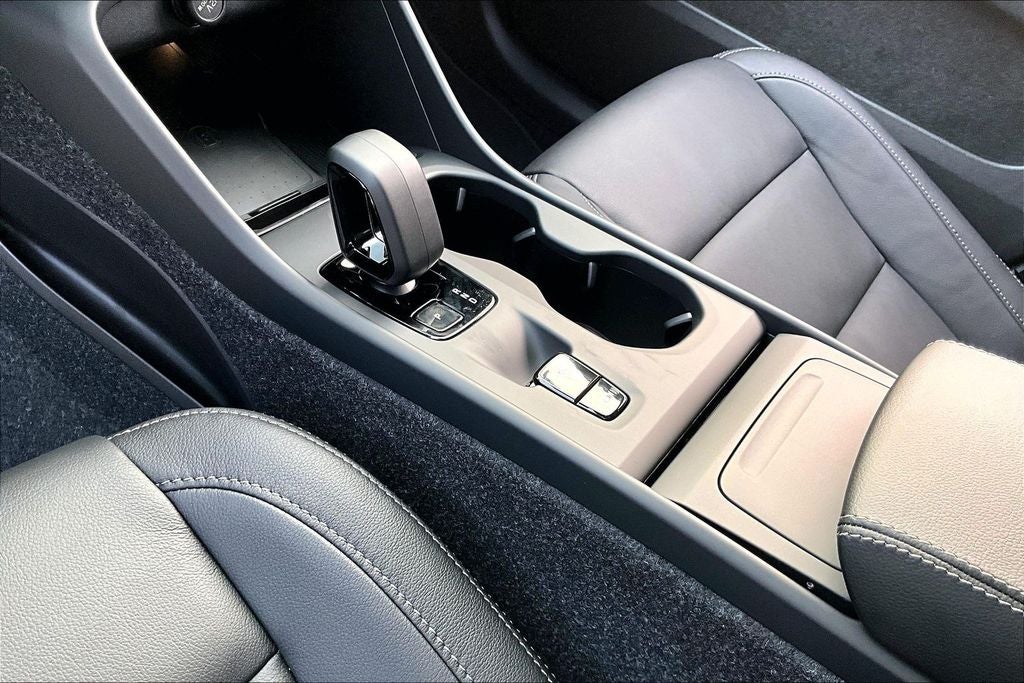 2026 Volvo XC40 B5 Core