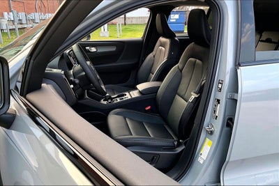 2026 Volvo XC40 B5 Core