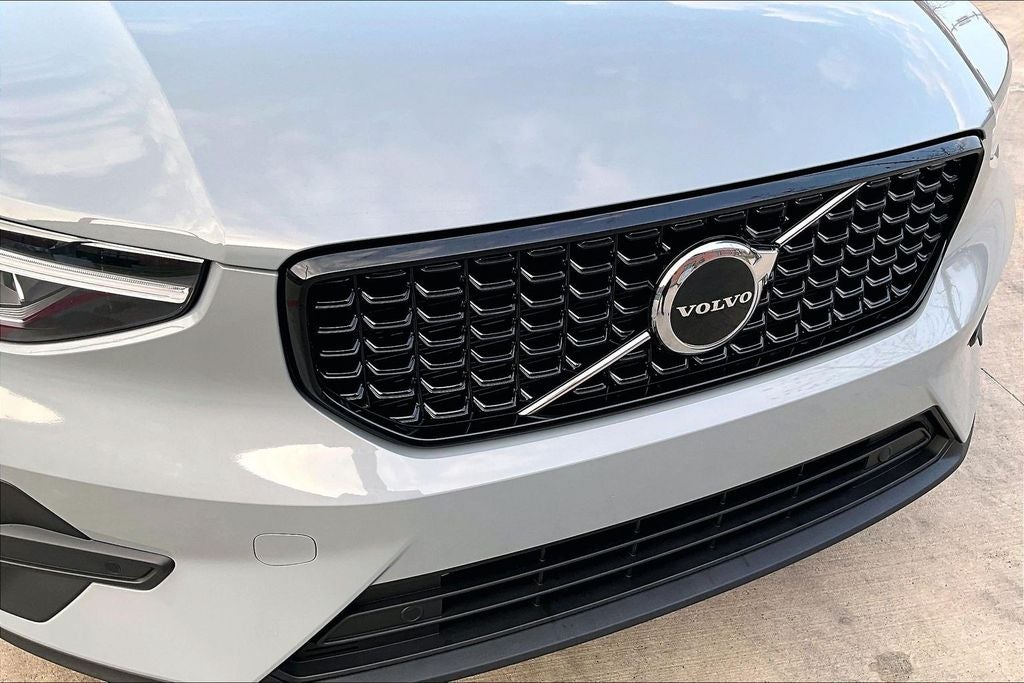 2026 Volvo XC40 B5 Core