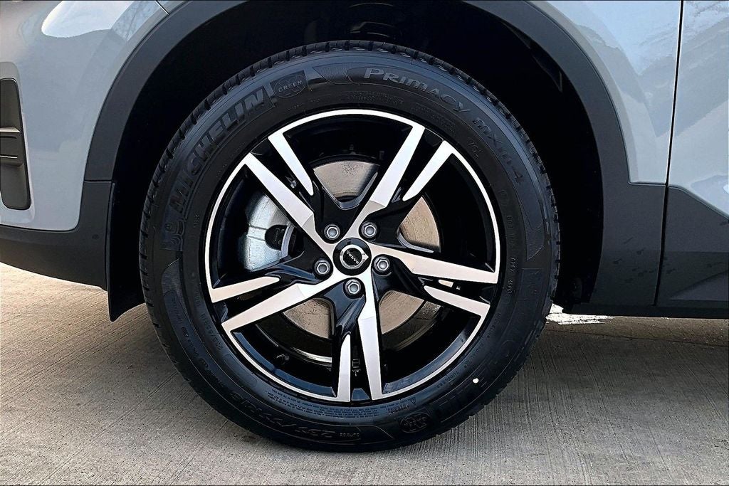 2026 Volvo XC40 B5 Core