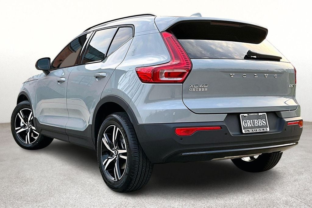 2026 Volvo XC40 B5 Core