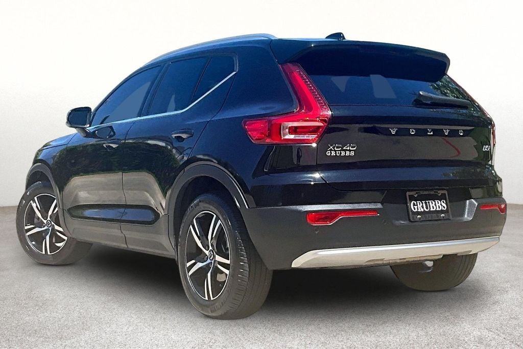 2025 Volvo XC40 B5 Core